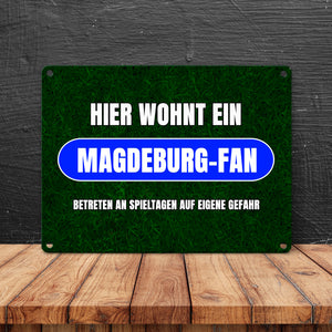 Hier wohnt ein Magdeburg-Fan Metallschild in 15x20 cm mit Rasenmotiv