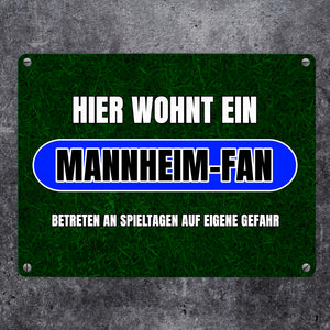 Hier wohnt ein Mannheim-Fan Metallschild in 15x20 cm mit Rasenmotiv