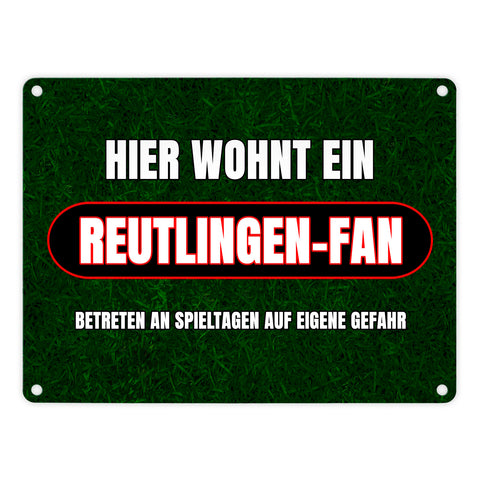 Hier wohnt ein Reutlingen-Fan Metallschild in 15x20 cm mit Rasenmotiv