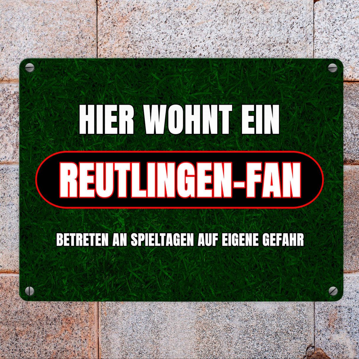 Hier wohnt ein Reutlingen-Fan Metallschild in 15x20 cm mit Rasenmotiv