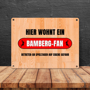 Hier wohnt ein Bamberg-Fan Metallschild in 15x20 cm mit Turnhallenboden Motiv
