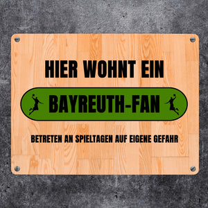 Hier wohnt ein Bayreuth-Fan Metallschild in 15x20 cm mit Turnhallenboden Motiv