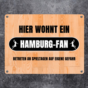 Hier wohnt ein Hamburg-Fan Metallschild in 15x20 cm mit Turnhallenboden Motiv