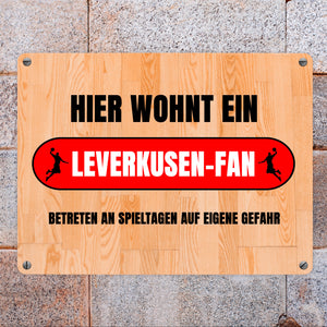 Hier wohnt ein Leverkusen-Fan Metallschild in 15x20 cm mit Turnhallenboden Motiv