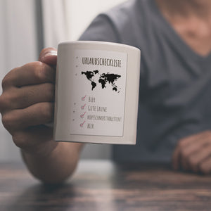 Kaffeebecher Urlaubscheckliste für Partyurlaub mit Weltkarte