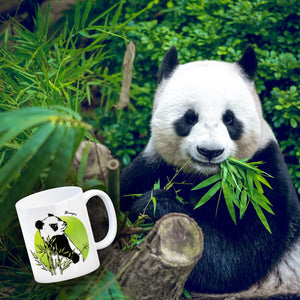 Panda mit Bambus Kaffeebecher und grün