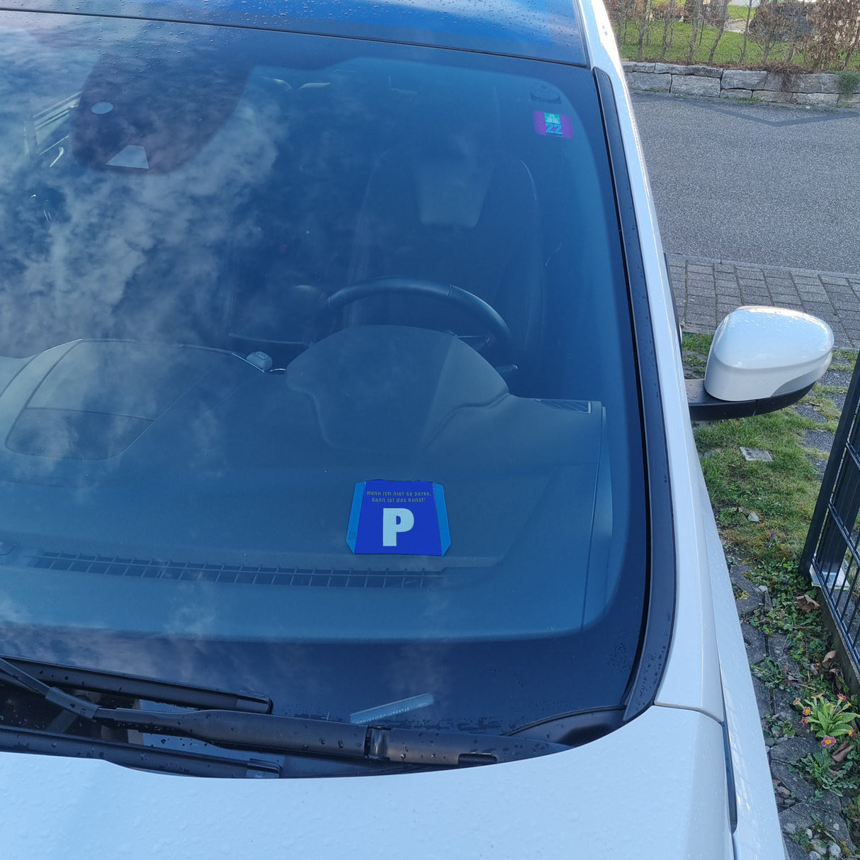 Parkscheibe mit Parkplatzsymbol, lustigem Spruch und 2 Einkaufswagenchips