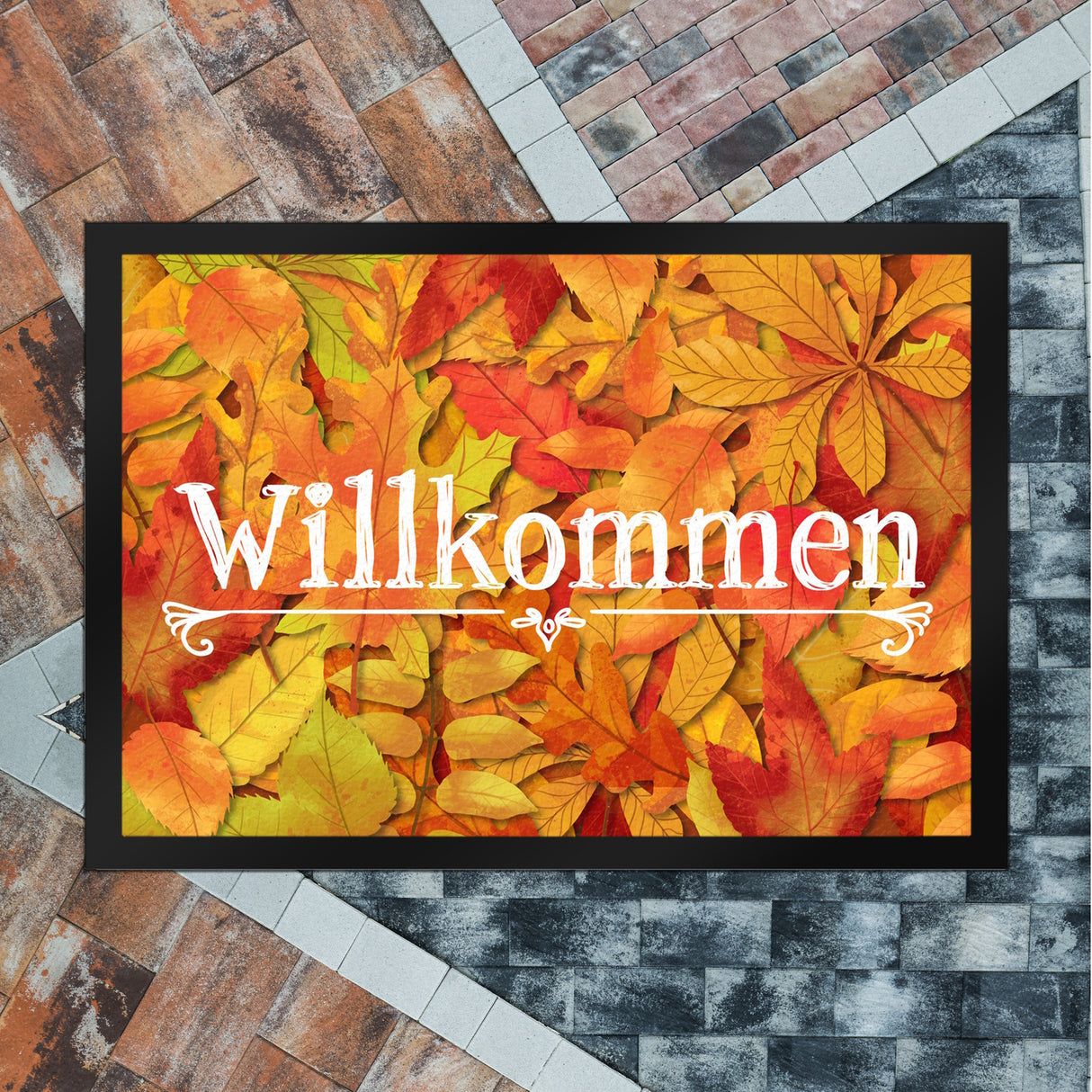 Fußmatte mit schönen Herbstblättern und Schriftzug - Willkommen