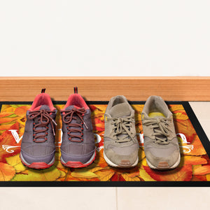 Fußmatte mit schönen Herbstblättern und Schriftzug - Willkommen