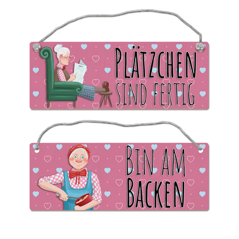 Wendeschild mit Kordel Das perfekte Gadget für alle, die gerne Backen oder viele Plätzchen zur Adventszeit backen. Mit diesem praktischen und schönen Wendeschild kannst du einfach zeigen, dass du gerade in der Küche beschäftigt bist.