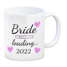 Bride loading Tasse Kaffeetasse 2022 mit rosa Herzen