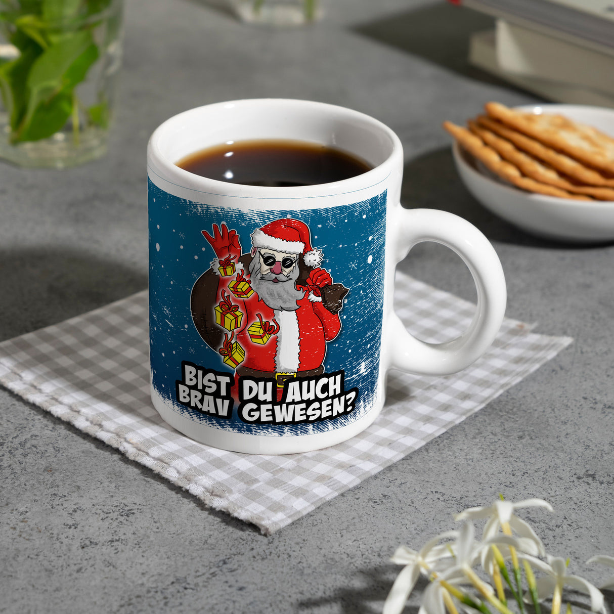 Bist du auch brav gewesen? Kaffeebecher mit coolem Weihnachtsmann