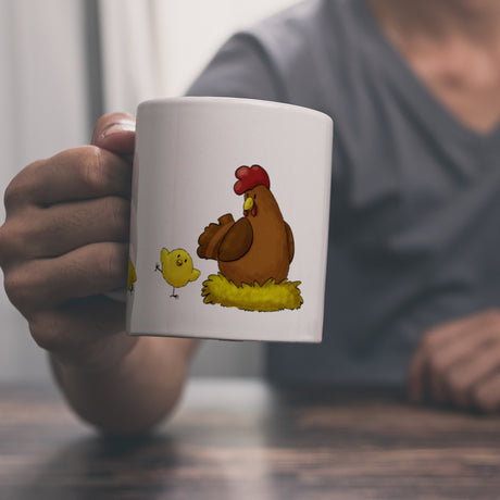 Huhn im Nest mit Küken Kaffeebecher