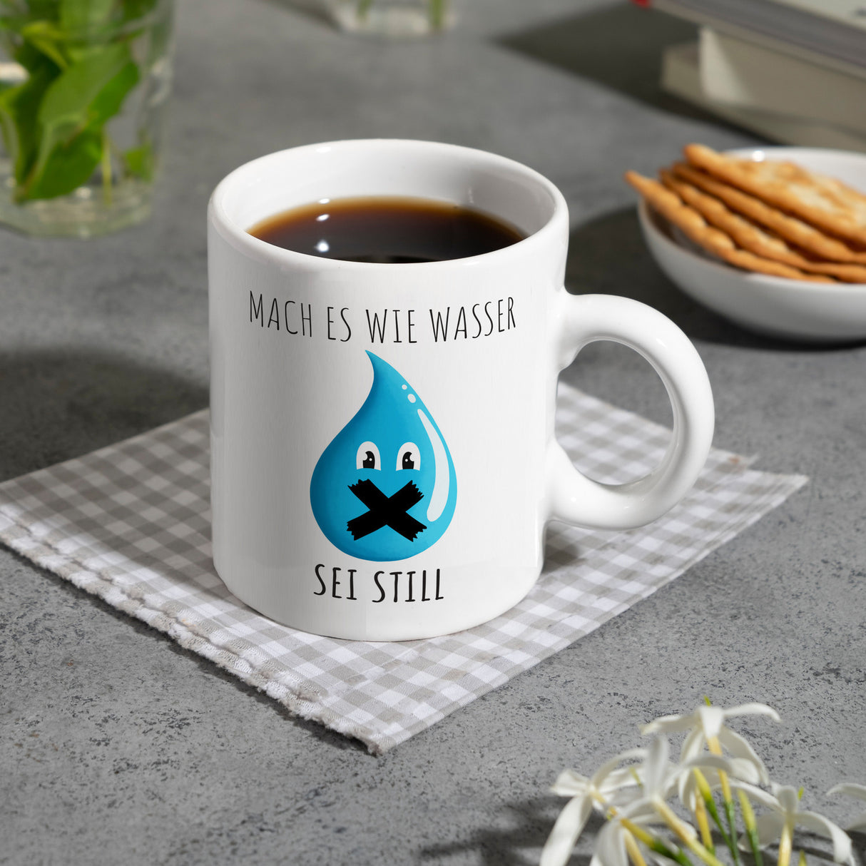 Mach es wie Wasser sei still witziger Kaffeebecher