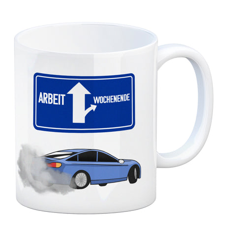 Arbeit oder Wochenende witziger Kaffeebecher mit driftendem Auto