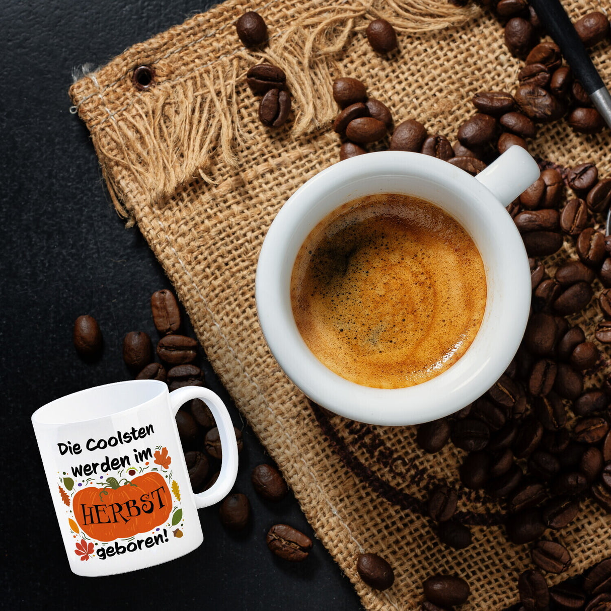 Die Coolsten werden im Herbst geboren Kaffeebecher mit Kürbis Motiv