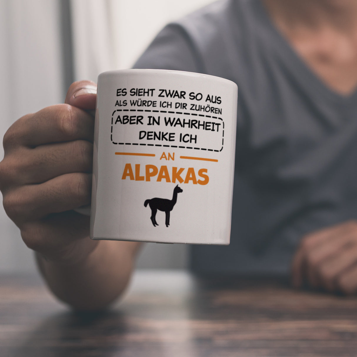 In Wahrheit denke ich an Alpakas Kaffeebecher