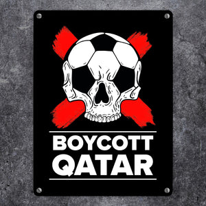 Boycott Qatar Metallschild mit Fußball-Totenkopf