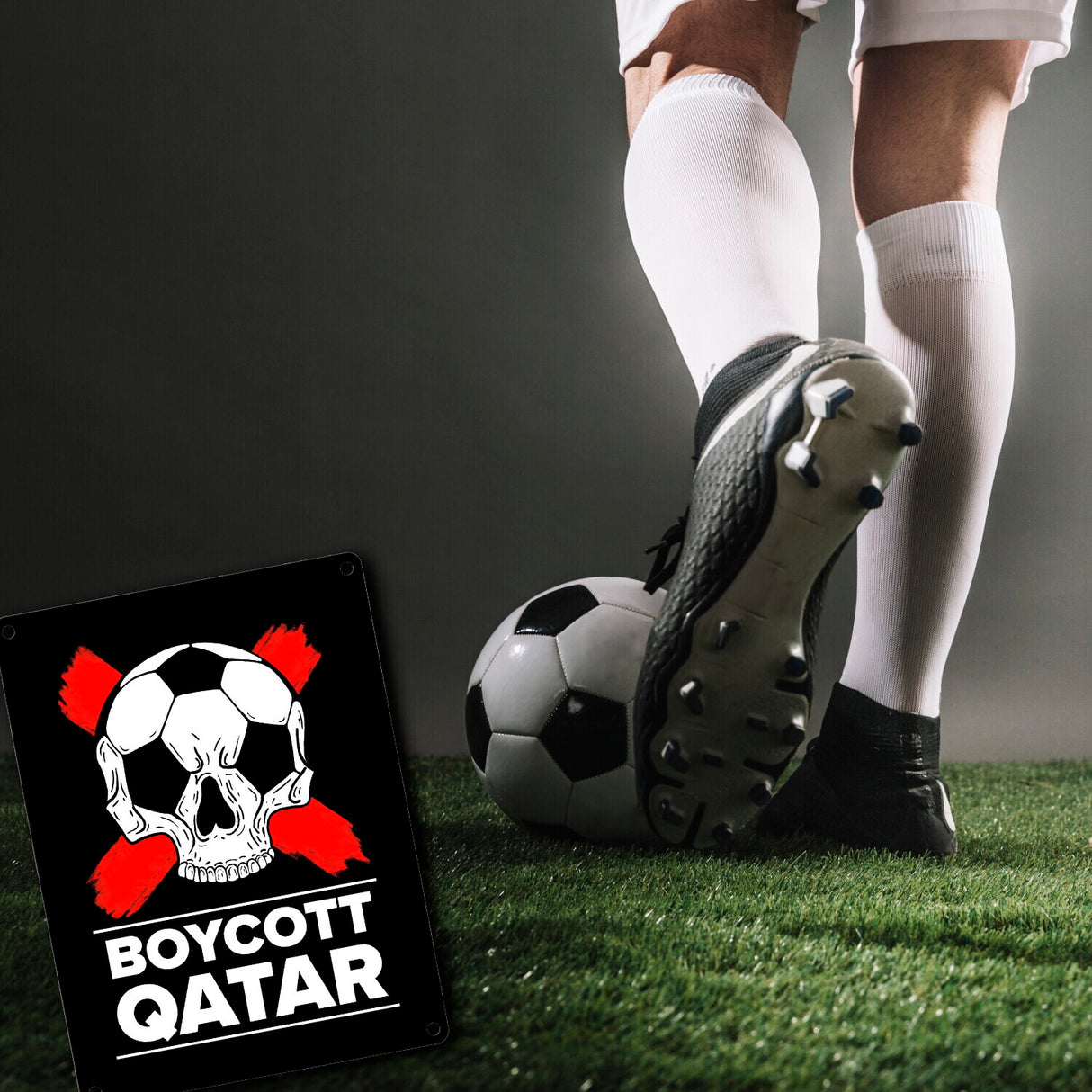Boycott Qatar Metallschild mit Fußball-Totenkopf