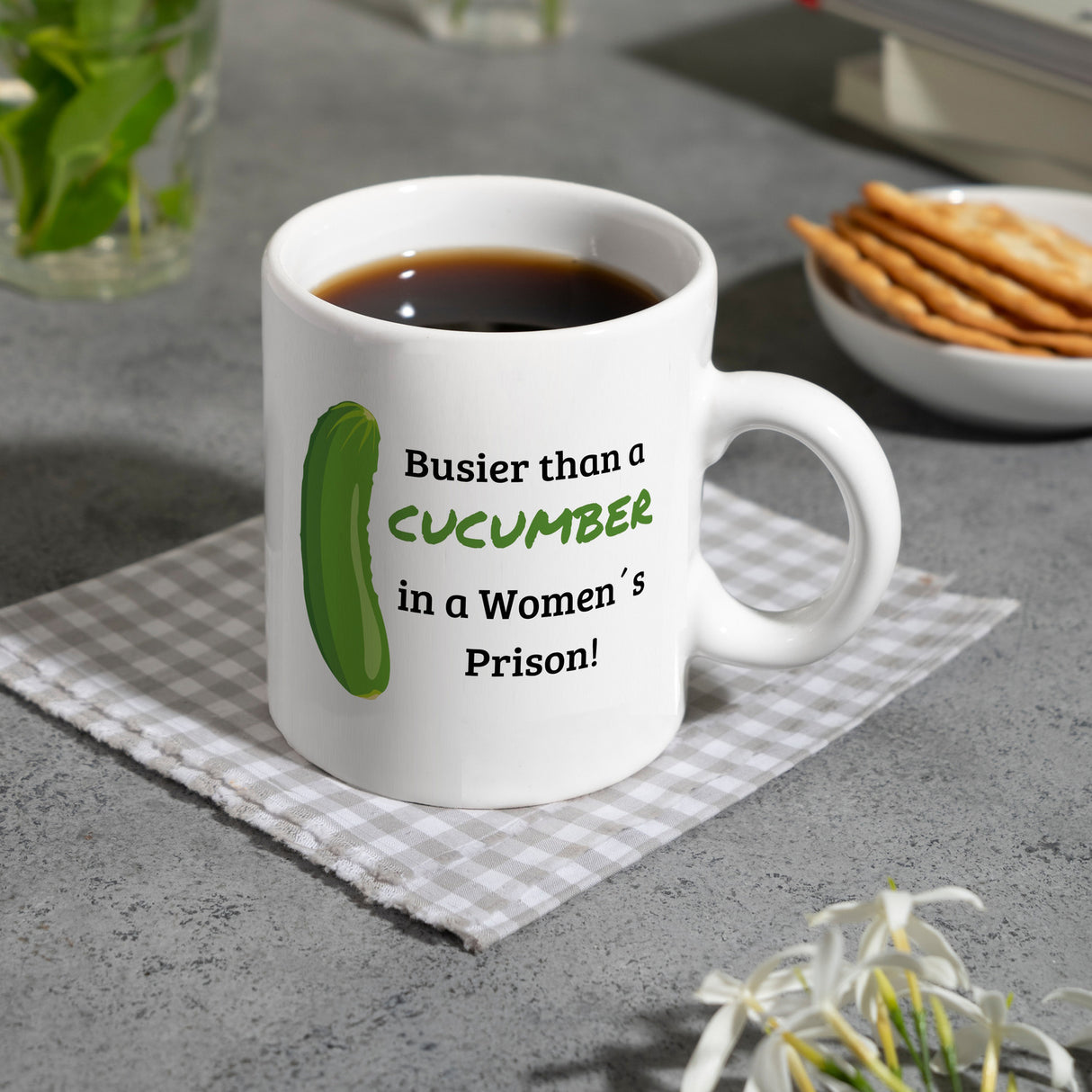 Busier than a cucumber in a women´s prison! Gurke Kaffeebecher Knast Kaffeetasse Spaß alleine