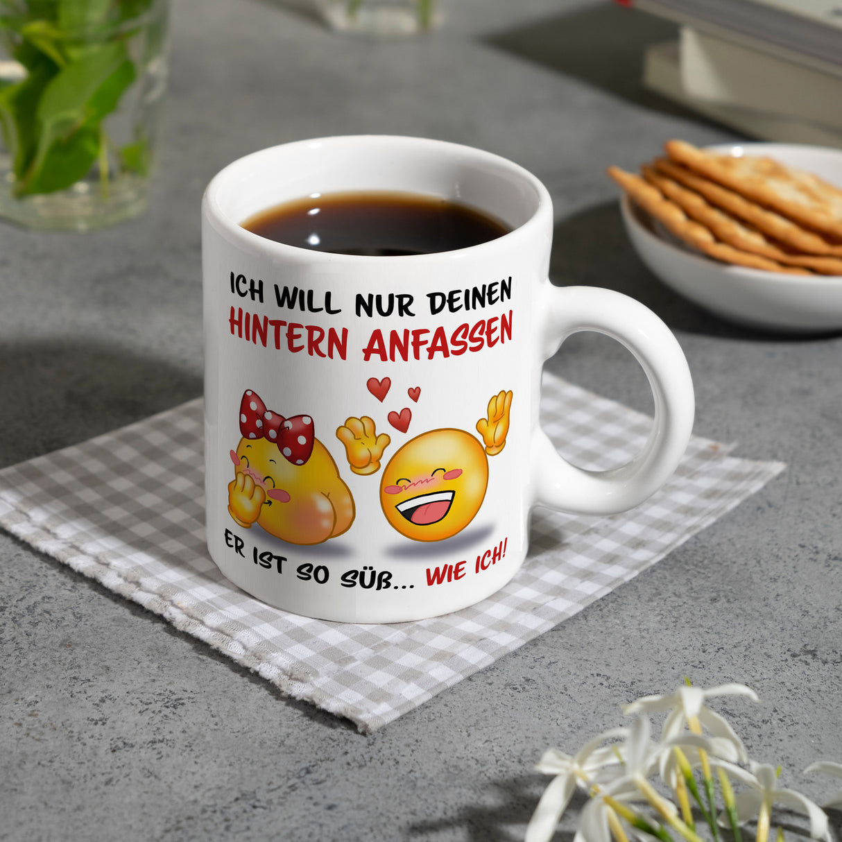 Hintern anfassen Kaffeebecher mit Emoticons und Spruch