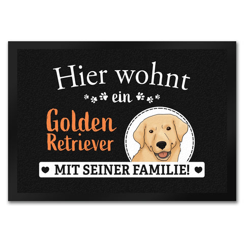 Hier wohnt ein Golden Retriever mit seiner Familie Fußmatte