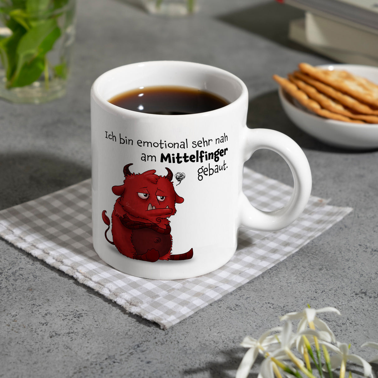 Freches Monster in hellrot Kaffeebecher mit lustigem Spruch