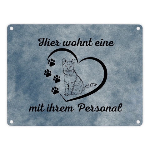 Hier wohnt eine Katze mit ihrem Personal Metallschild in 15x20 cm