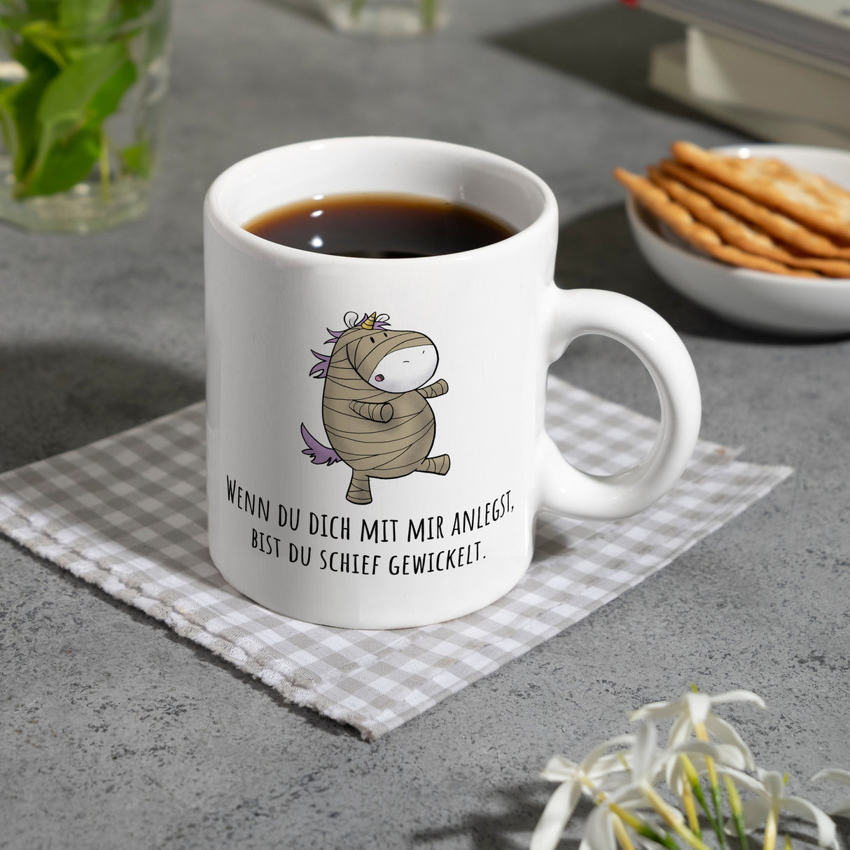 Einhorn-Mumie Kaffeebecher mit Spruch Du bist doch schief gewickelt