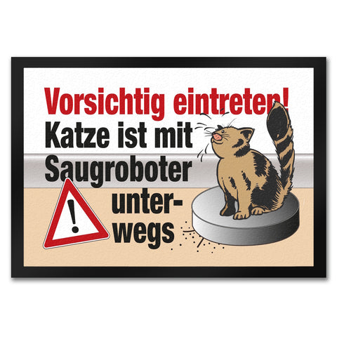 Vorsichtig eintreten - Katze auf Saugroboter Fußmatte