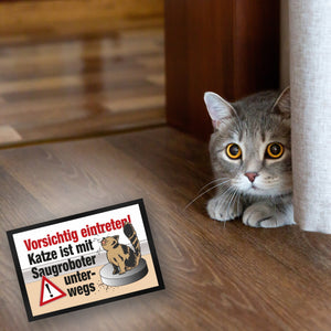 Vorsichtig eintreten - Katze auf Saugroboter Fußmatte