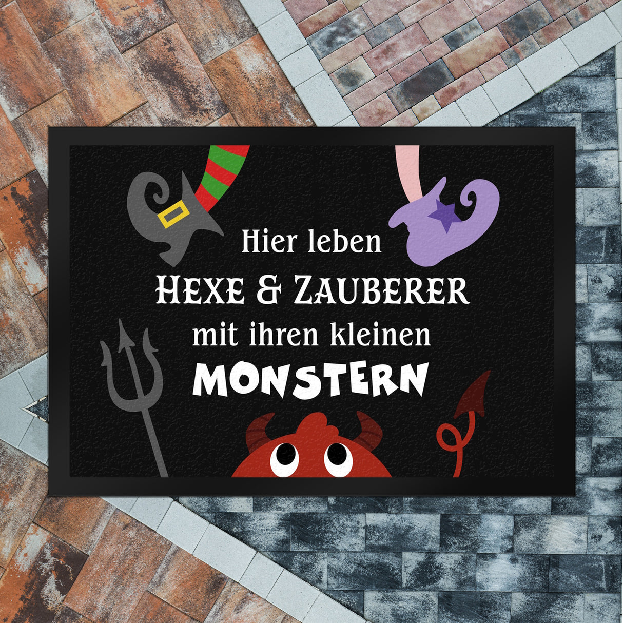 Monster Fußmatte in 35x50 cm mit Spruch Hier leben Hexe & Zauberer