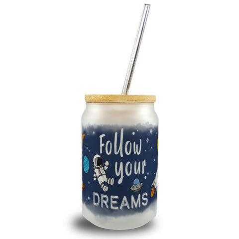 Kleiner Astronaut im Weltraum Trinkglas mit Bambusdeckel mit Spruch Follow your dreams