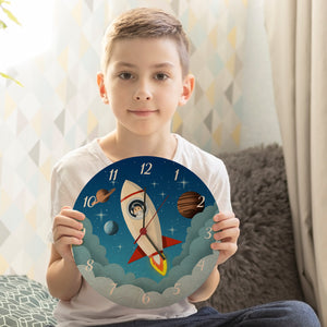 Rakete im Weltall Wanduhr für Kinder