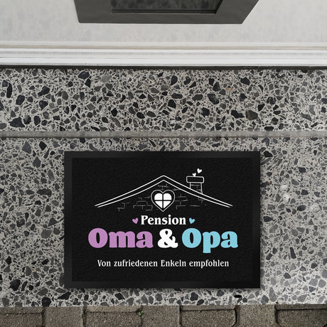 Pension Oma & Opa Fußmatte in 35x50 cm mit Spruch Von zufriedenen Enkeln empfohlen