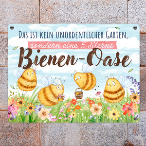 Pummel Biene Metallschild in 15x20 cm mit Spruch Bienen-Oase statt unordentlicher Garten