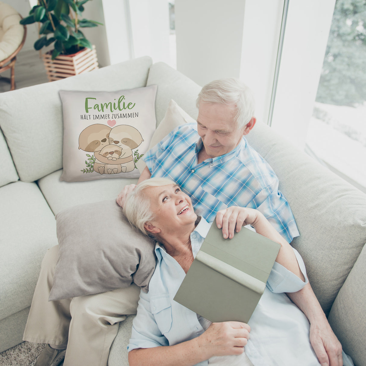 Faultier Kissen mit Spruch Familie hält immer zusammen