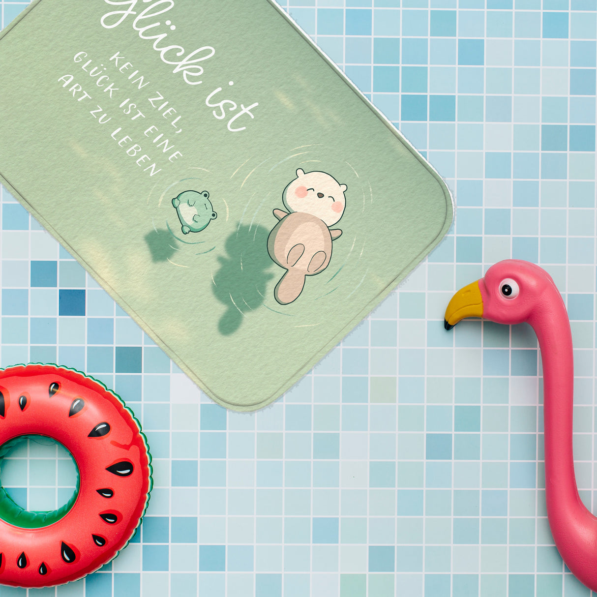 Otter und Frosch Badematte mit Spruch Glück ist Lebensart, kein Ziel