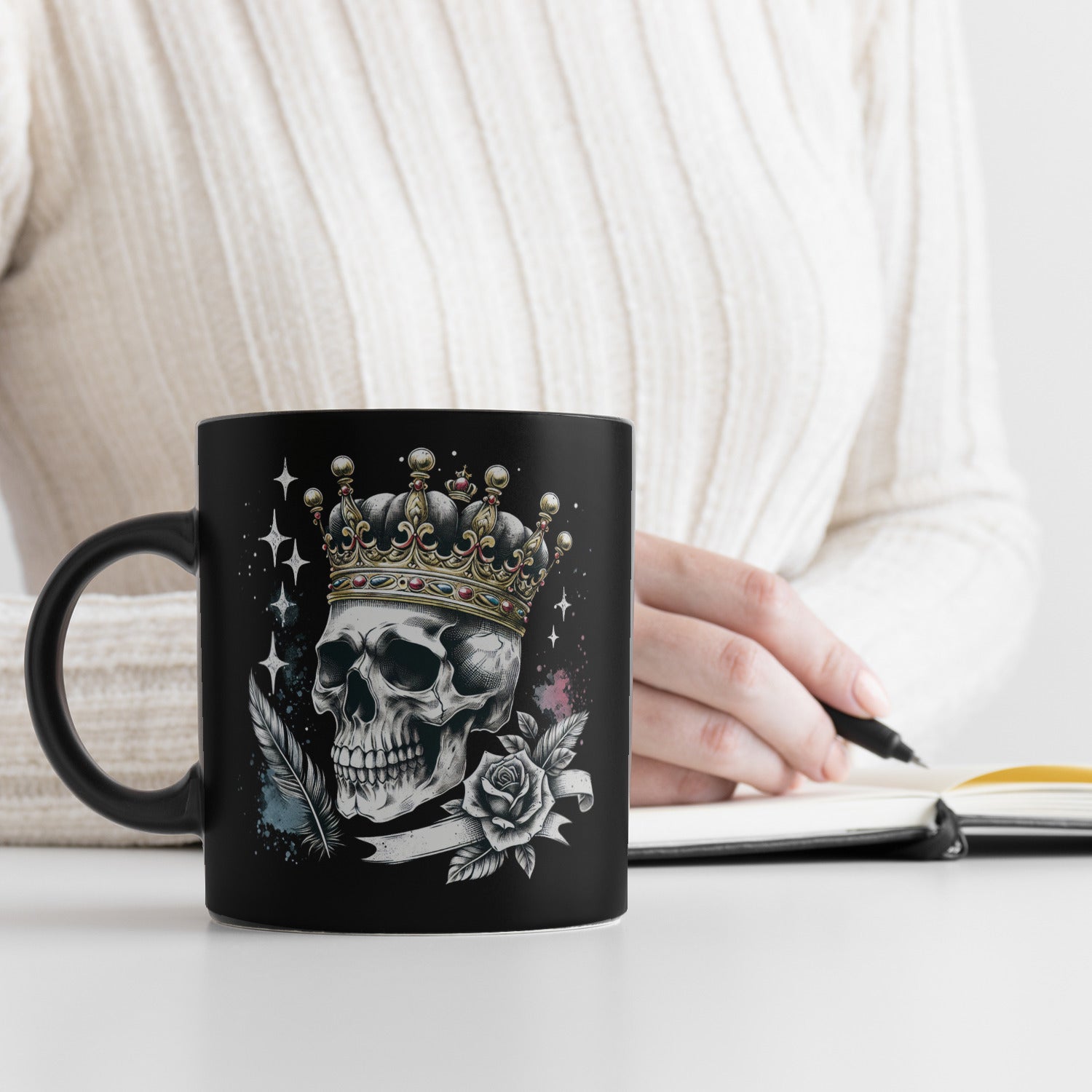 Trendation Tasse „Totenköpfe & Tattoos“ – 325 Ml Keramik – Schwarz – Spülmaschinenfest – In Deutschland Bedruckt
