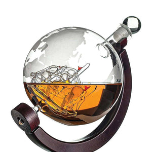 Weltkugel Whiskey Dekanter mit zwei Gläsern